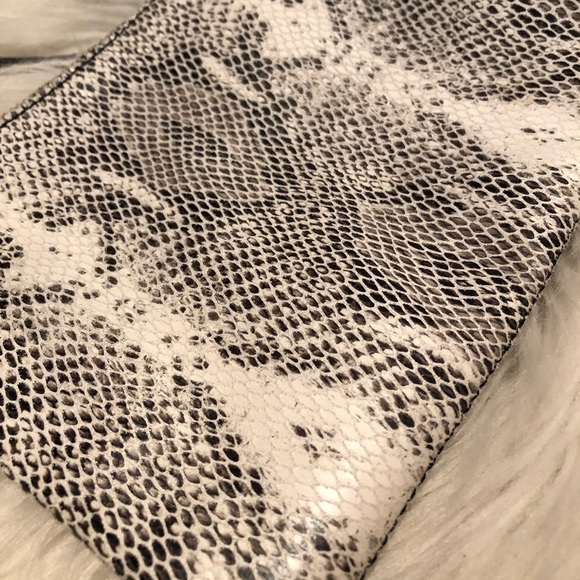 Snake print crossbody purse/ vegan/ animal print - Picture 3 of 5